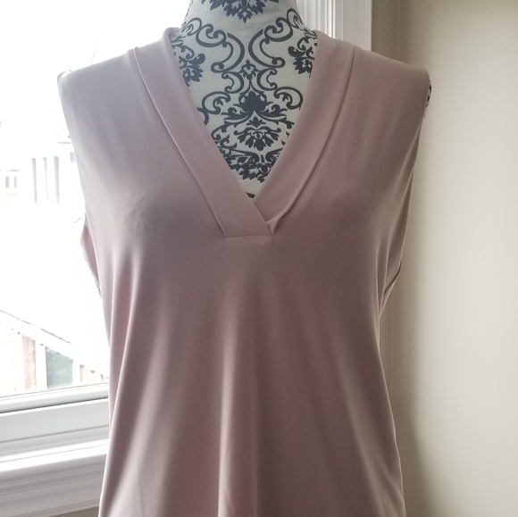 V neck tank from WHBM - Picture 5 of 7